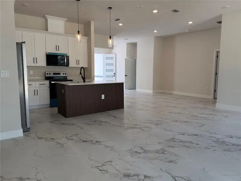 Image 10 of a home in .