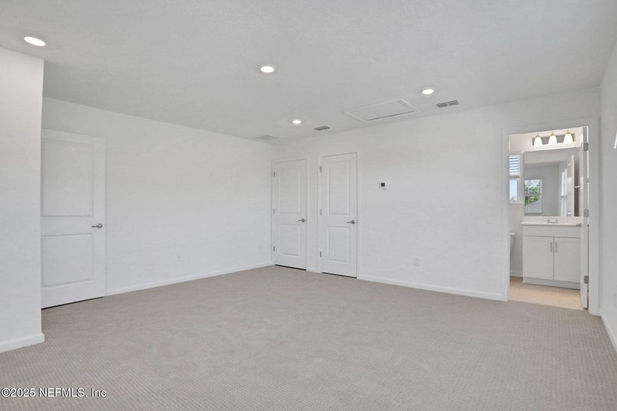 Spacious, unfurnished interior of a new home in Hyland Trail, Green Cove Springs (Image 37).