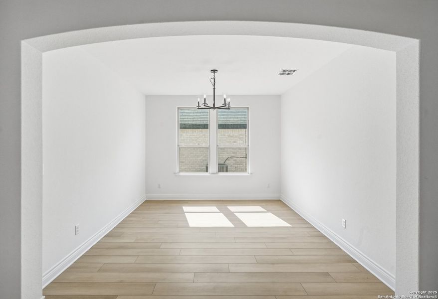 Spacious, unfurnished interior of a new home in Davis Ranch, San Antonio (Image 27).