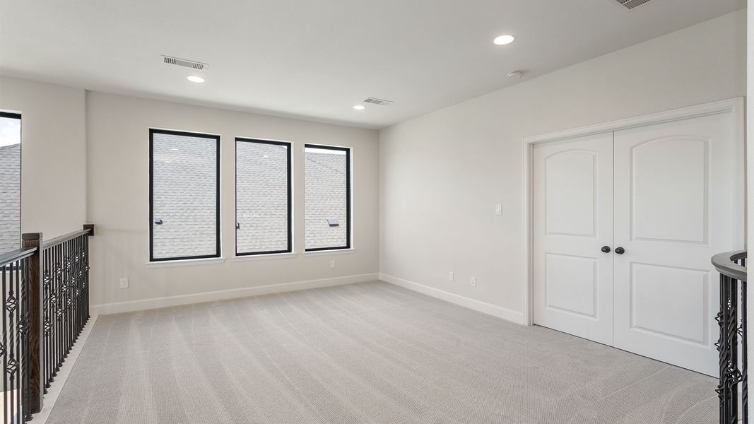 Spacious, unfurnished interior of a new home in Cross Creek West, Fulshear (Image 14).