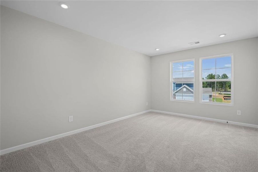 Spacious, unfurnished interior of a new home in Three Rivers, Rome (Image 27).