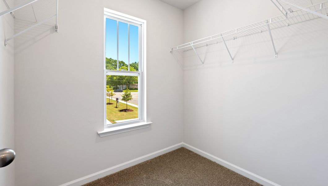 Spacious, unfurnished interior of a new home in Tanglewood Townes, Greenville (Image 23).