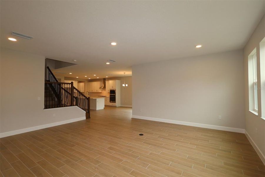 Spacious, unfurnished interior of a new home in Willow Run, Apopka (Image 23).