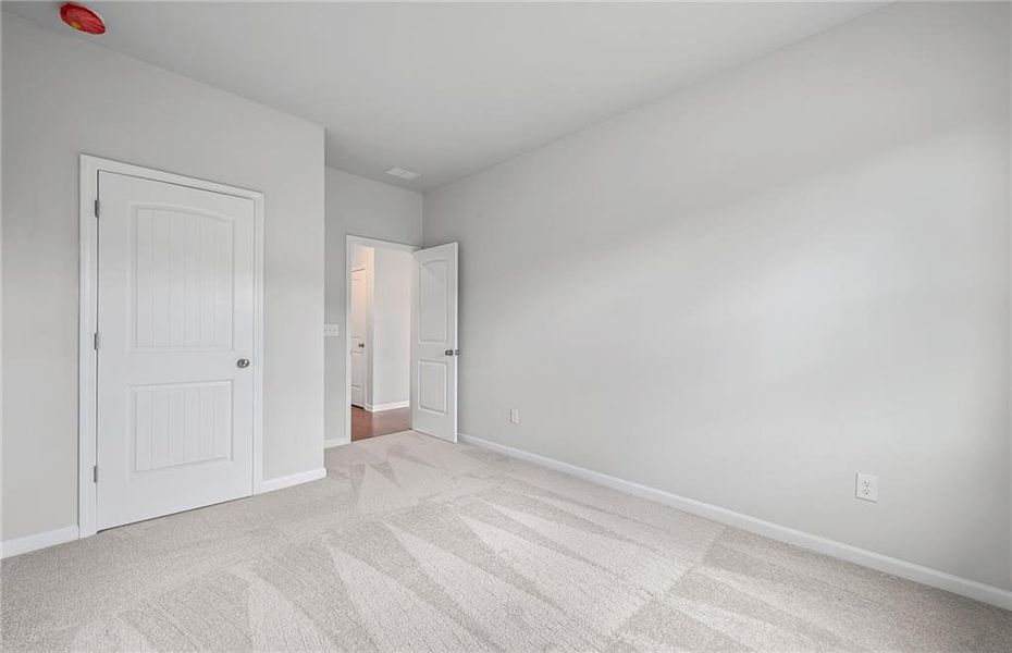 Spacious, unfurnished interior of a new home in Hawthorne Ridge, McDonough (Image 13).