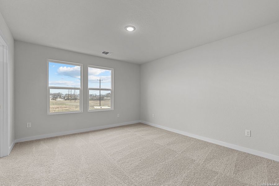 Spacious, unfurnished interior of a new home in Hacienda, San Antonio (Image 17).