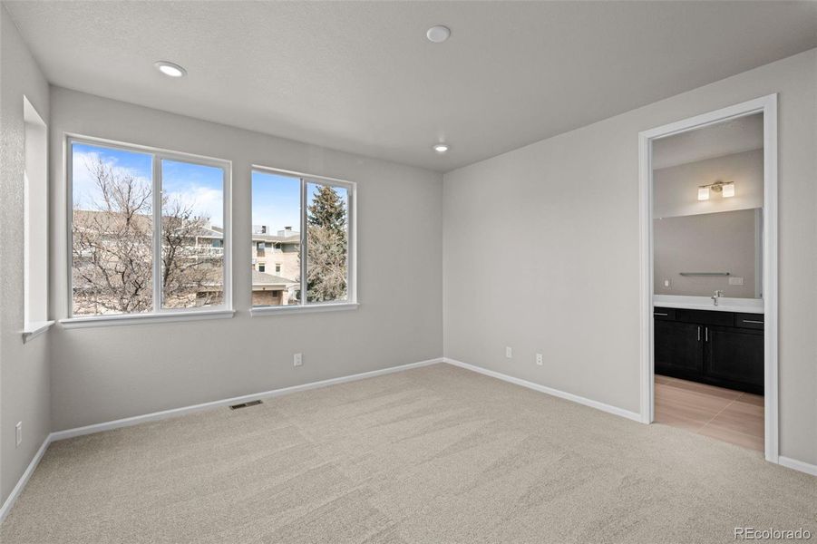 Spacious, unfurnished interior of a new home in Ralston Creek, Arvada (Image 23).