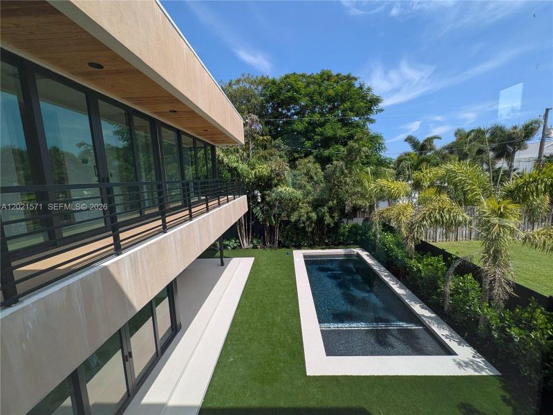 Exterior details and patio area of a home in , Fort Lauderdale (Image 24).