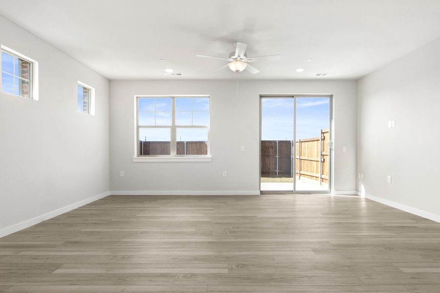 Spacious, unfurnished interior of a new home in Wildridge, Oak Point (Image 15).