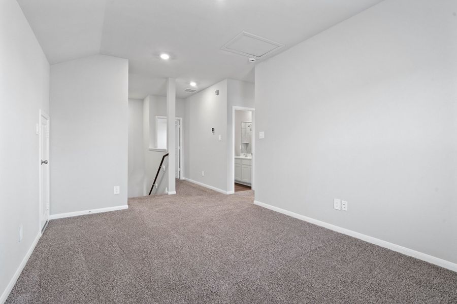 Spacious, unfurnished interior of a new home in Montgomery Ridge, Montgomery (Image 22).
