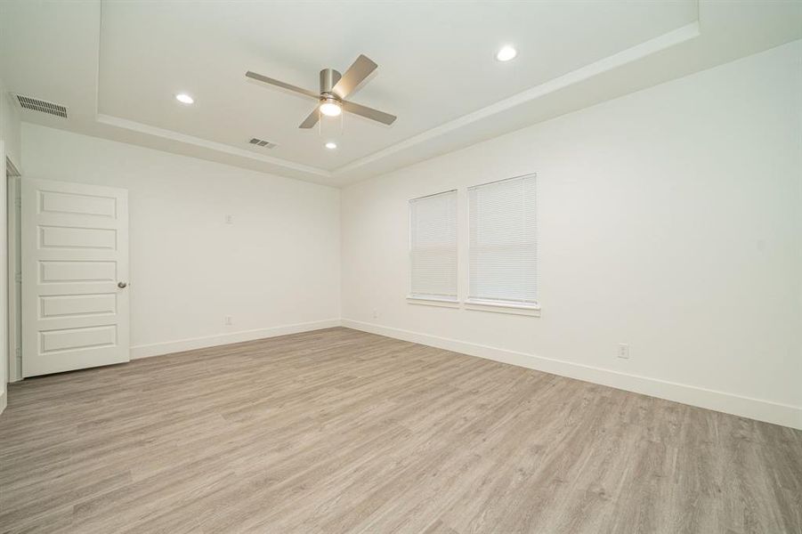 Spacious, unfurnished interior of a new home in , Hawk Cove (Image 16).