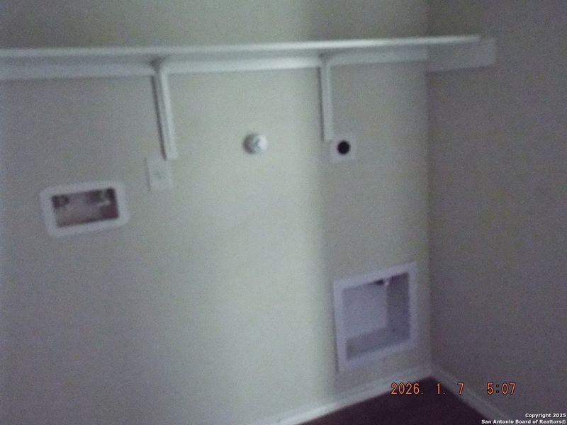 Spacious, unfurnished interior of a new home in Salado Creek, San Antonio (Image 25). Spacious, unfurnished interior of a new home in Salado Creek, San Antonio (Image 25).