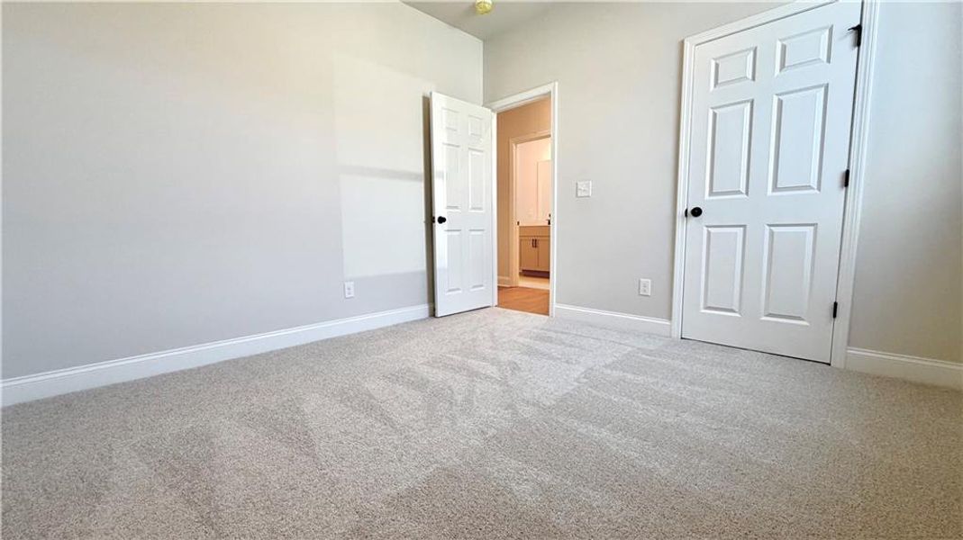 Spacious, unfurnished interior of a new home in Wehunt Meadows, Hoschton (Image 21).