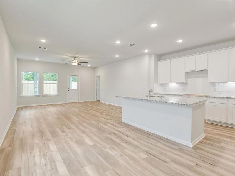 Spacious, unfurnished interior of a new home in Caney Creek Place, Conroe (Image 15). Spacious, unfurnished interior of a new home in Caney Creek Place, Conroe (Image 15).