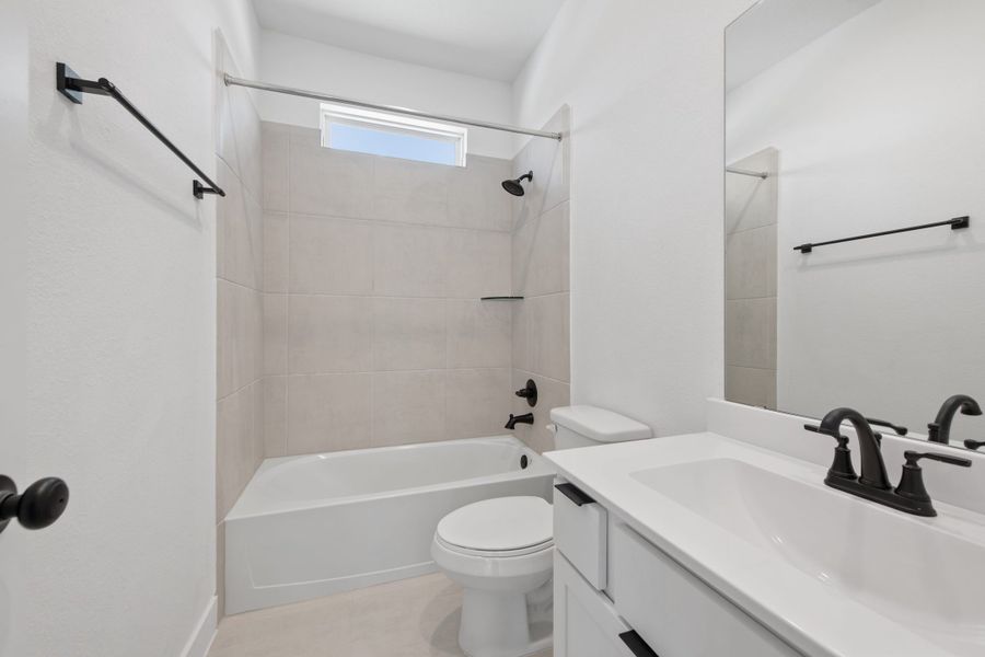 Furnished interior view inside a new home in Sienna, Missouri City (Image 12).