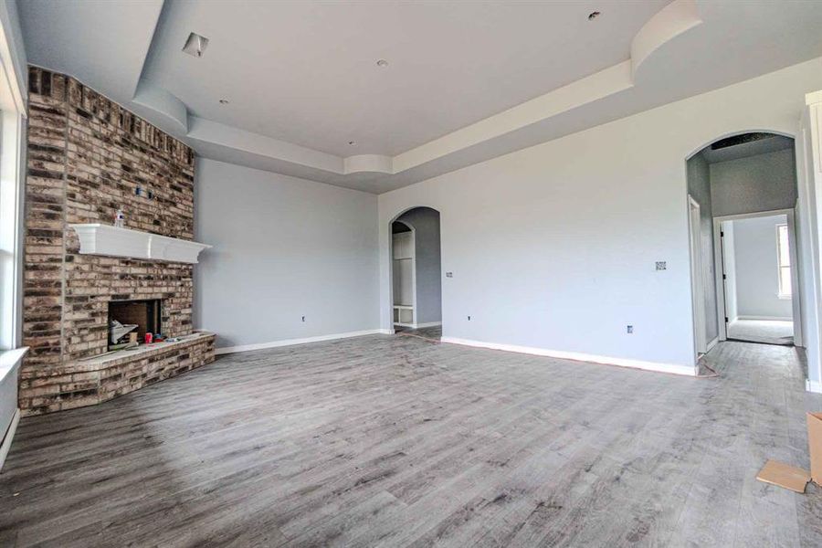 Spacious, unfurnished interior of a new home in , Granbury (Image 11).