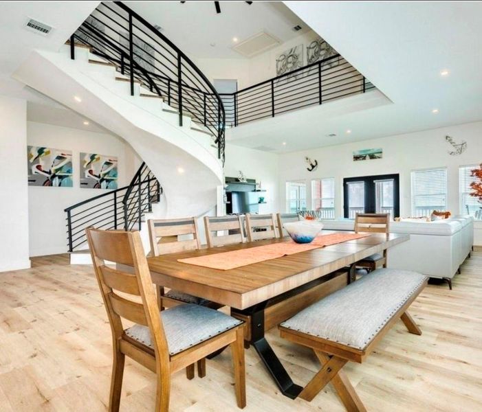 Furnished interior view inside a new home in , Galveston (Image 39).
