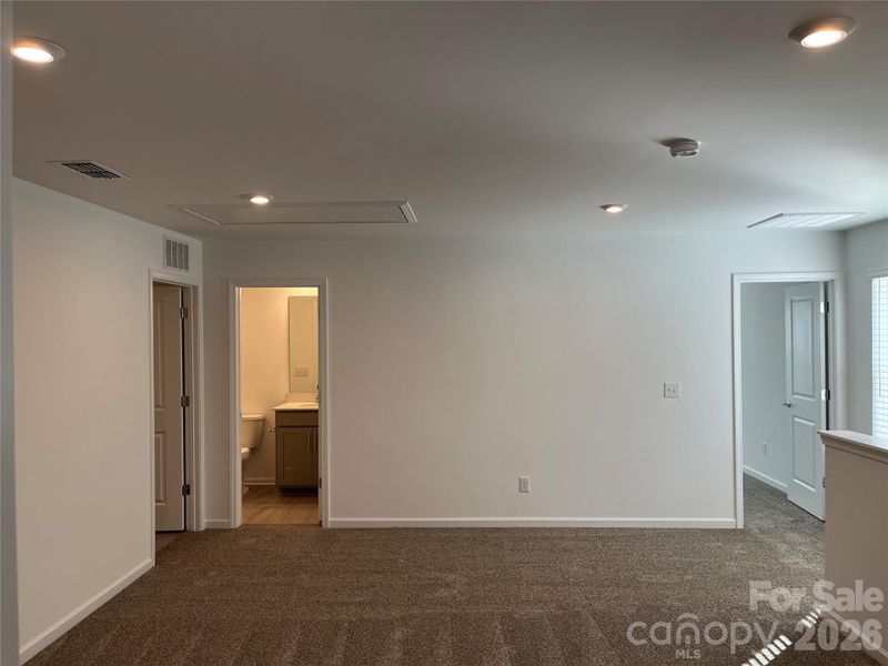Spacious, unfurnished interior of a new home in Parkside Crossing, Charlotte (Image 12).