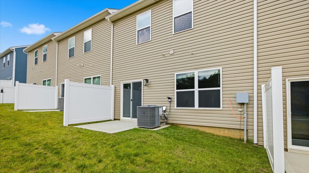Exterior details and patio area of a home in Cherokee Crossing, Kodak (Image 3).