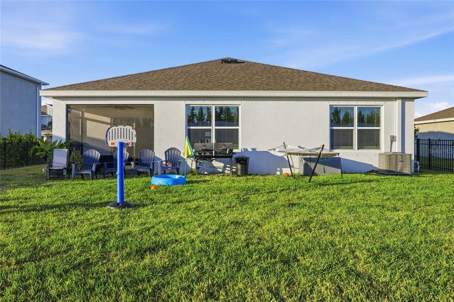 Exterior details and patio area of a home in , Bradenton (Image 35).