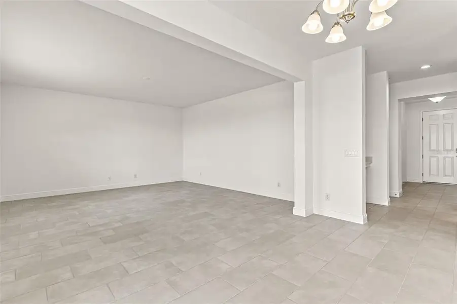 Spacious, unfurnished interior of a new home in , Groveland (Image 16).