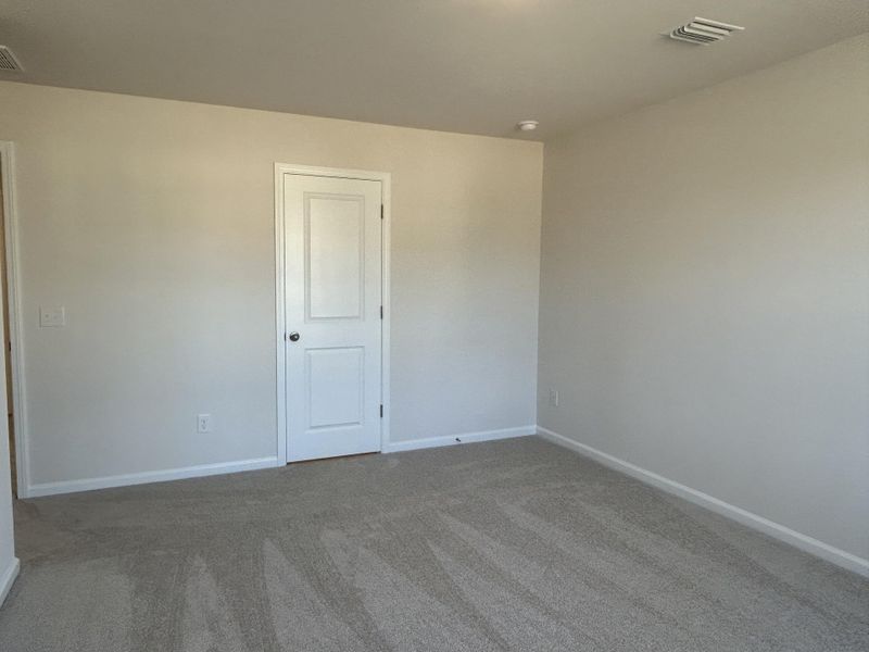 Spacious, unfurnished interior of a new home in , Summerville (Image 25).