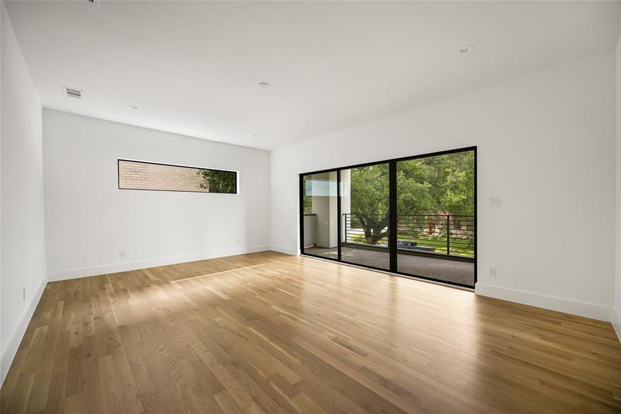 Spacious, unfurnished interior of a new home in , Dallas (Image 19).