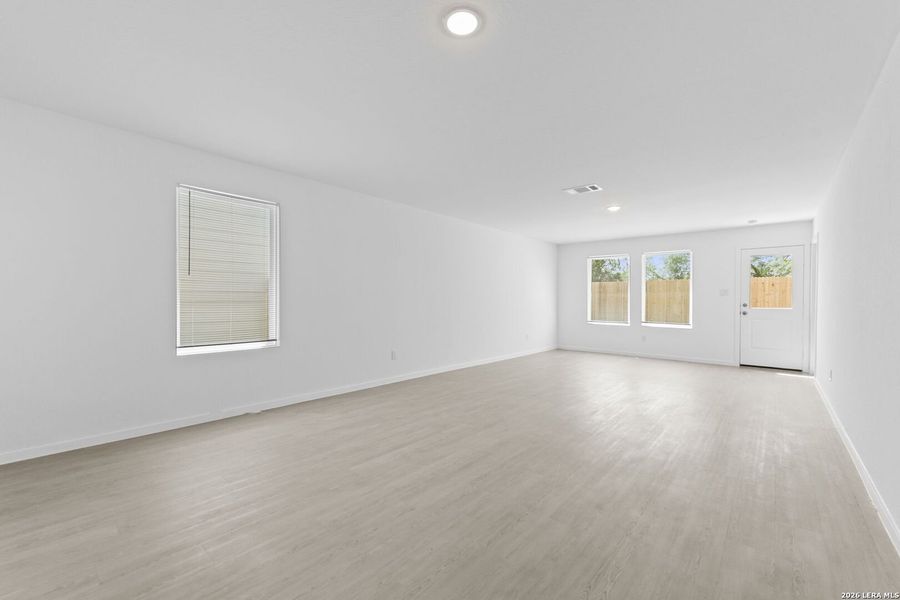 Spacious, unfurnished interior of a new home in Guadalupe Ridge, New Braunfels (Image 26).