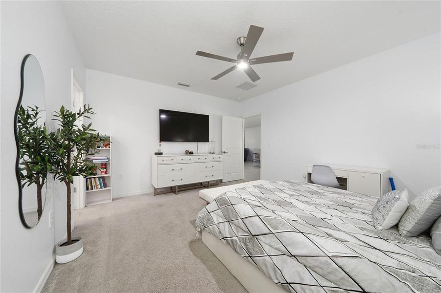 Furnished interior view inside a new home in , Kissimmee (Image 18).