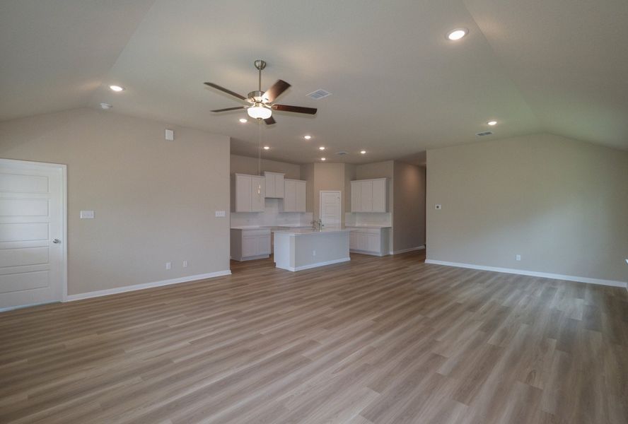 Spacious, unfurnished interior of a new home in Jordan's Ranch, San Antonio (Image 7).