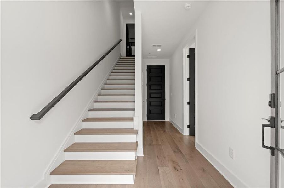 Spacious, unfurnished interior of a new home in , Alpharetta (Image 19).