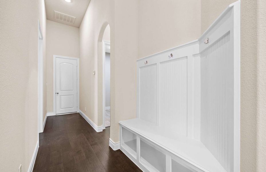 Representative unfurnished interior of a home built from the 4082 by Ravenna Homes in Artavia 70′, Conroe (Image 38).