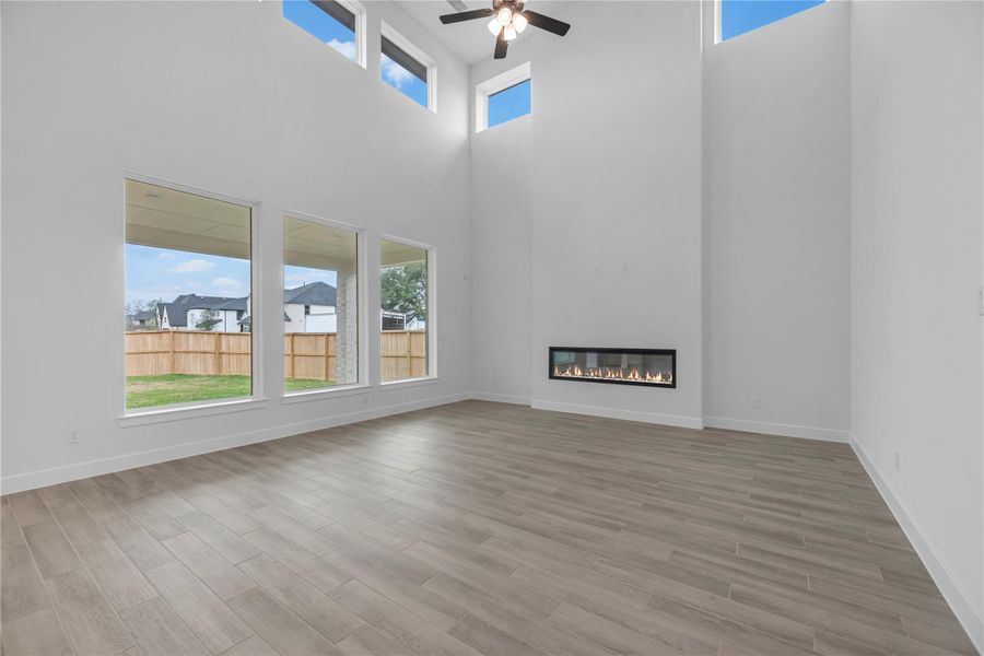 Spacious, unfurnished interior of a new home in Sienna, Missouri City (Image 20).