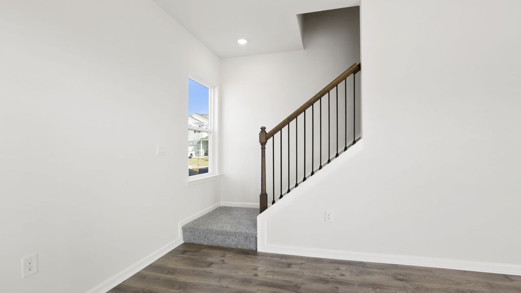 Spacious, unfurnished interior of a new home in Foxbank, Gray Court (Image 23).
