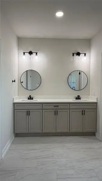 Furnished interior view inside a new home in , Waxahachie (Image 5).