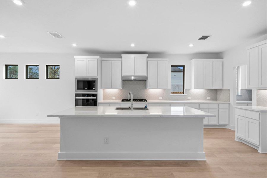 Gorgeous Open Concept Kitchen