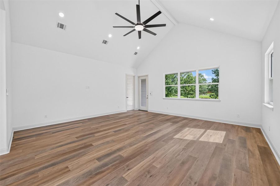 Spacious, unfurnished interior of a new home in , Huntsville (Image 29).