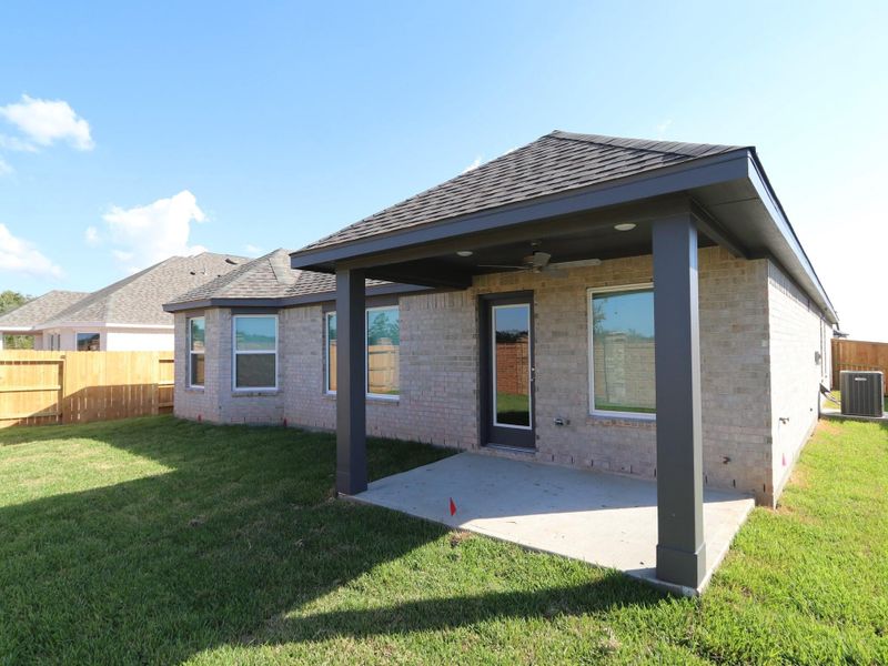 Exterior details and patio area of a home in Lago Mar, Santa Fe (Image 12). Exterior details and patio area of a home in Lago Mar, Santa Fe (Image 12).