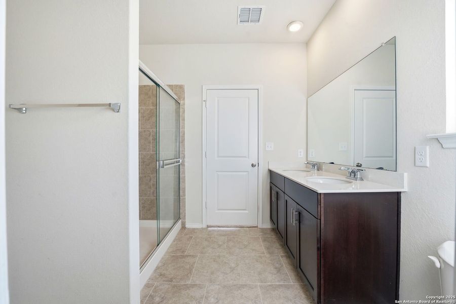 Furnished interior view inside a new home in Cinco Lakes, San Antonio (Image 5). Furnished interior view inside a new home in Cinco Lakes, San Antonio (Image 5).