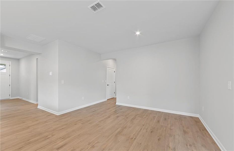 Spacious, unfurnished interior of a new home in Sun City Peachtree, Griffin (Image 11).