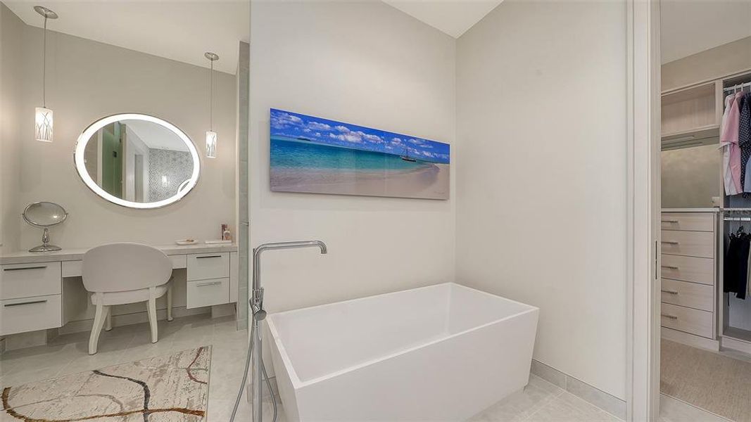 Furnished interior view inside a new home in , Longboat Key (Image 36).