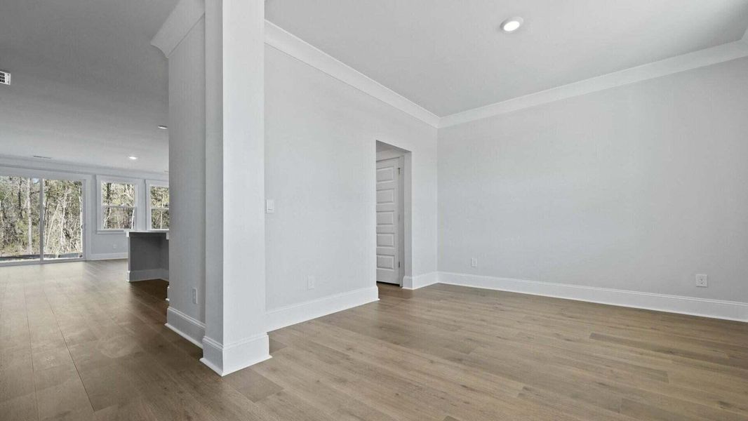 Spacious, unfurnished interior of a new home in Sheep Island, Summerville (Image 16).