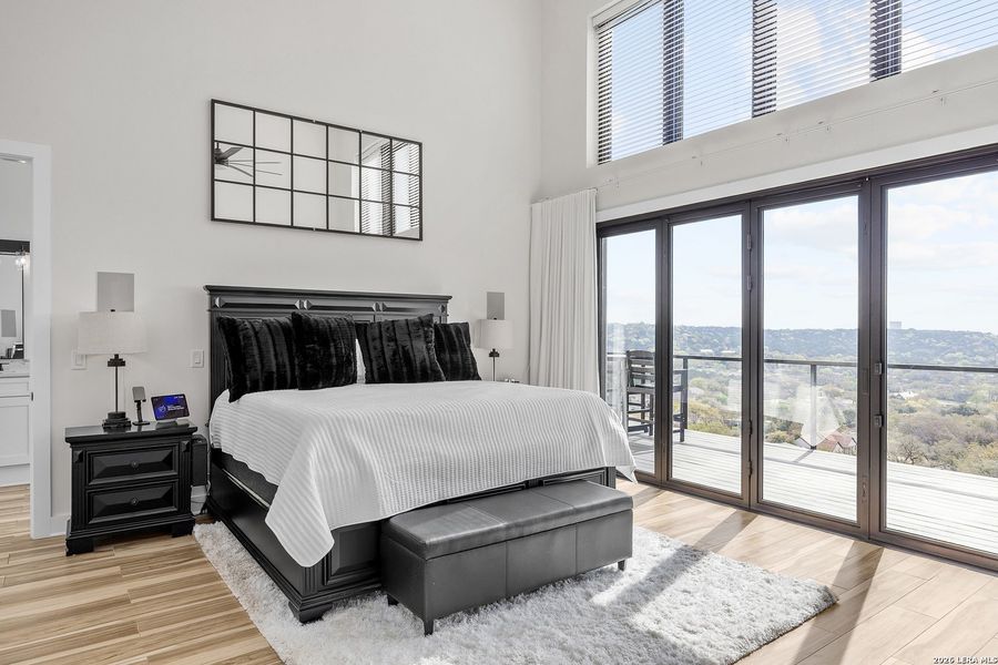 Furnished interior view inside a new home in , Kerrville (Image 56).