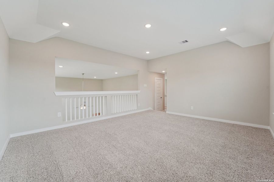 Spacious, unfurnished interior of a new home in Alamo Estates, San Antonio (Image 38).
