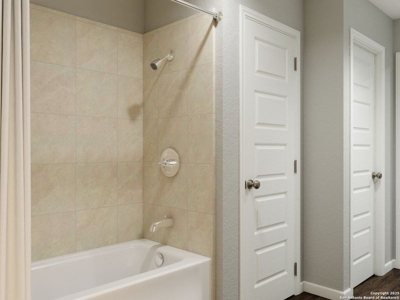 Image 29 of a home in Cinco Lakes.