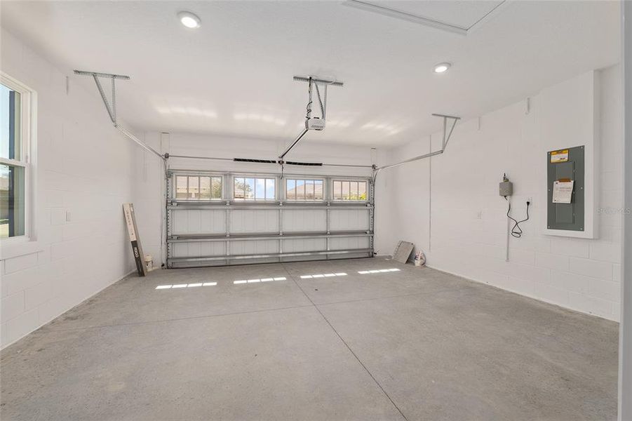 Spacious, unfurnished interior of a new home in , Ocala (Image 39).