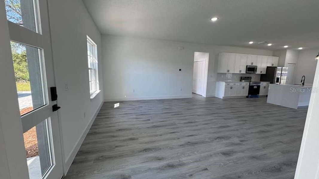 Spacious, unfurnished interior of a new home in , Ocala (Image 13).
