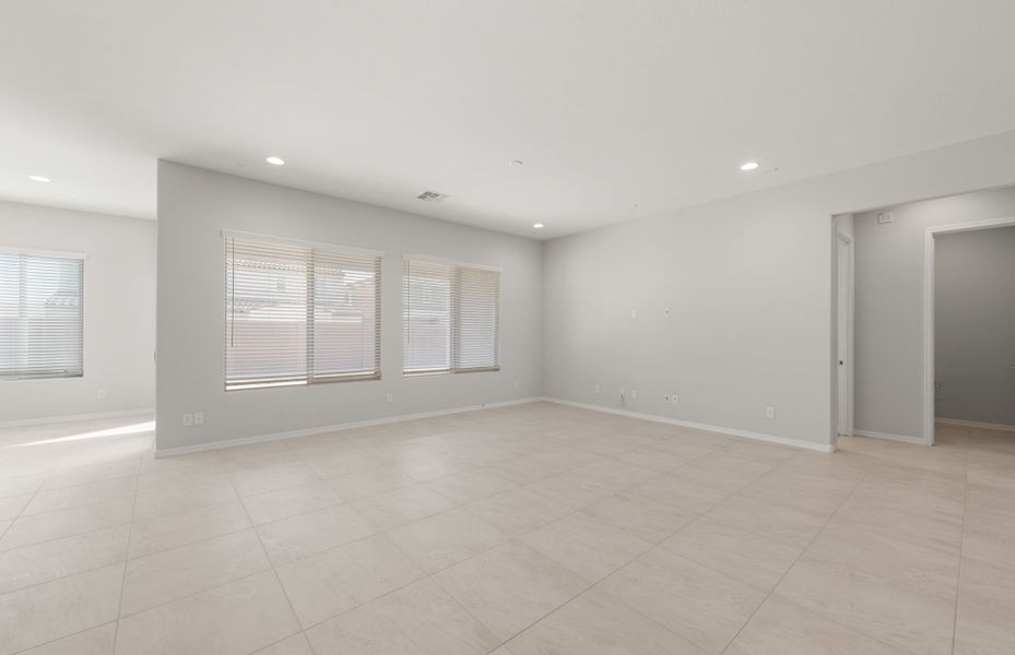 Spacious, unfurnished interior of a new home in Visara, Surprise (Image 20).