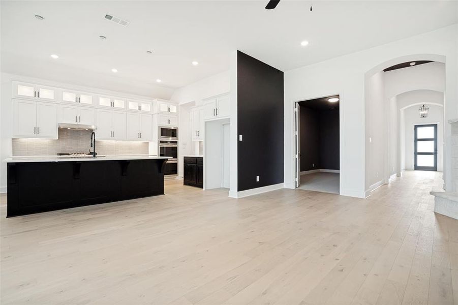 Spacious, unfurnished interior of a new home in Wildflower Ranch, Justin (Image 22).