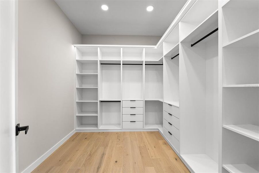 Spacious, unfurnished interior of a new home in , Orlando (Image 23).
