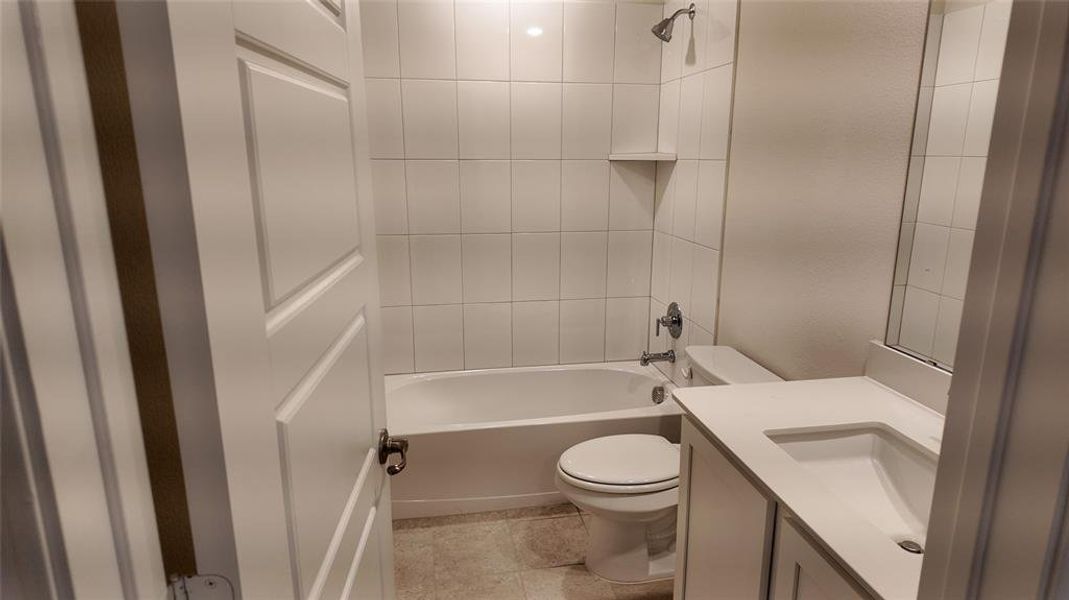 Full bath with vanity and shower / washtub combination